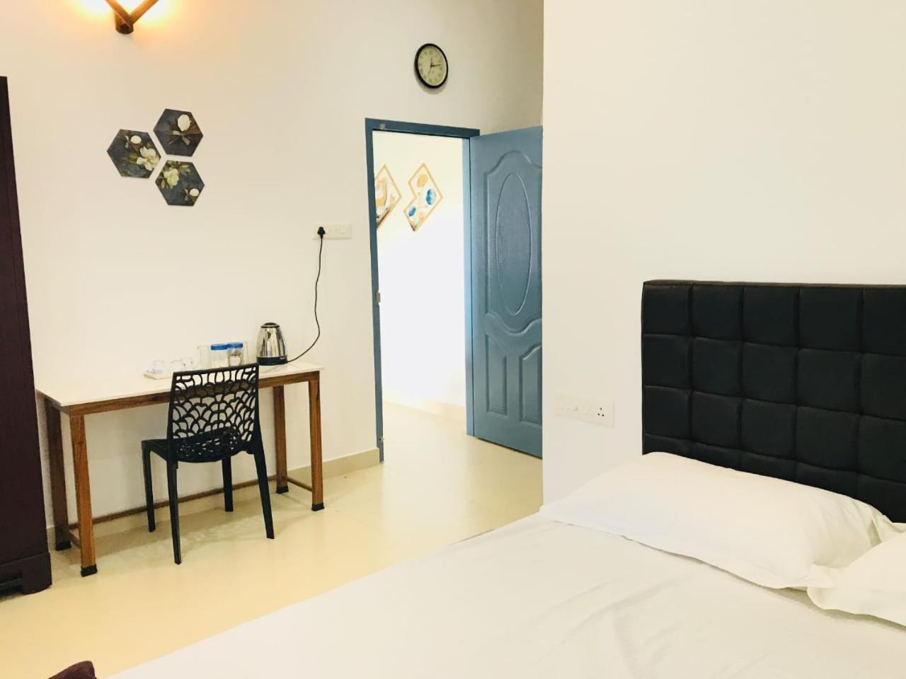 The Lobo'S Inn Pīrmed Εξωτερικό φωτογραφία